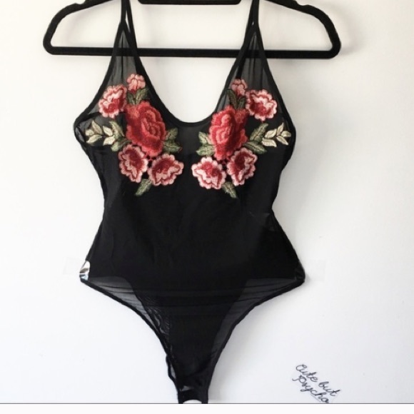 Rose patch mesh vneck bodysuit - Picture 2 of 3